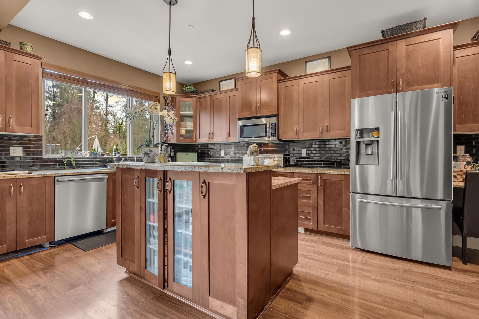 Listing Image 11