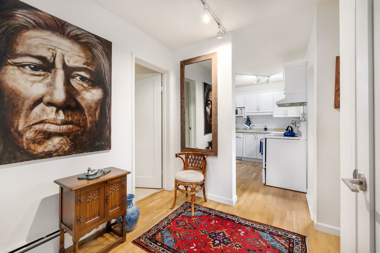 Listing Image 4