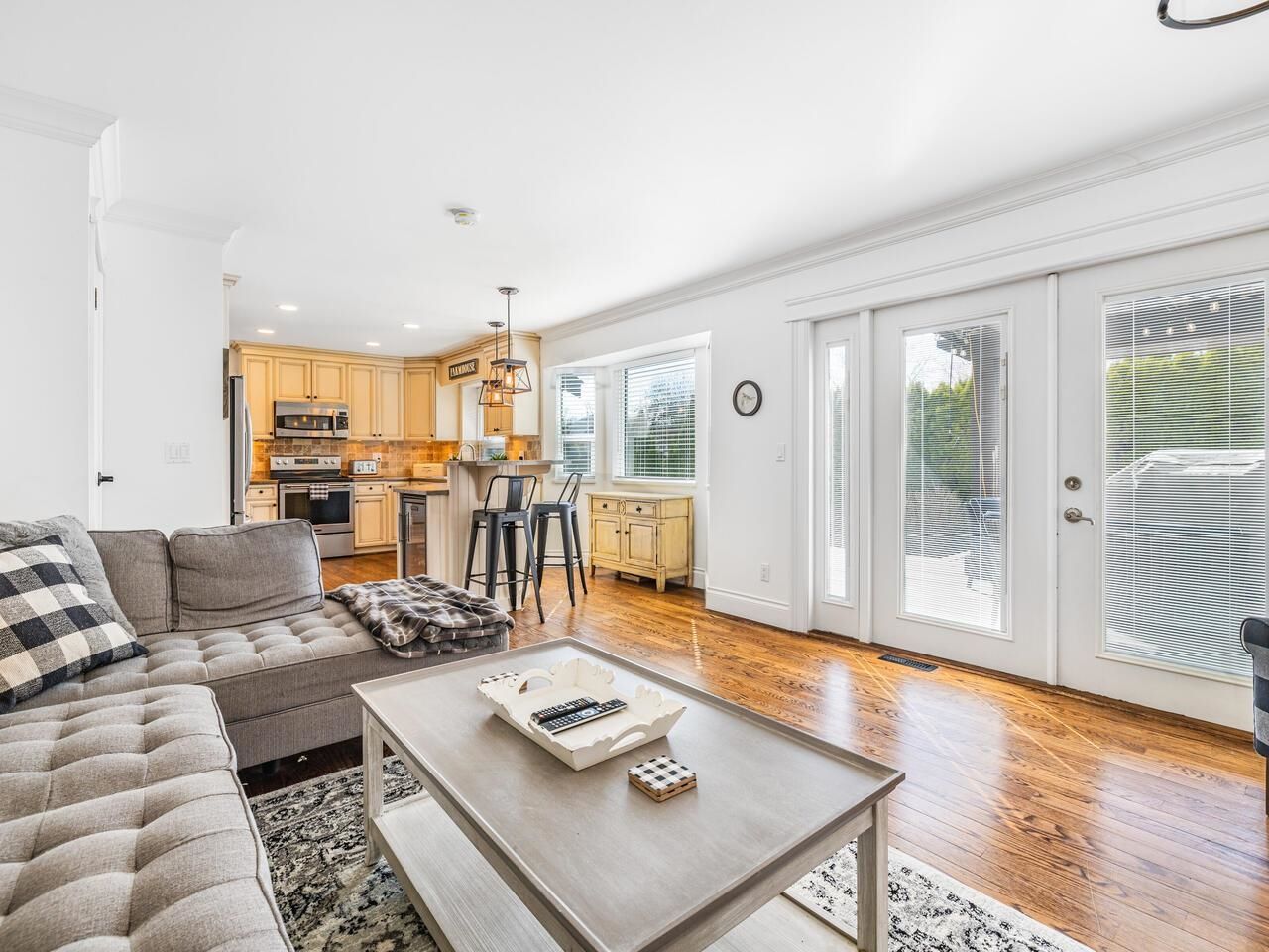 Listing Image 10