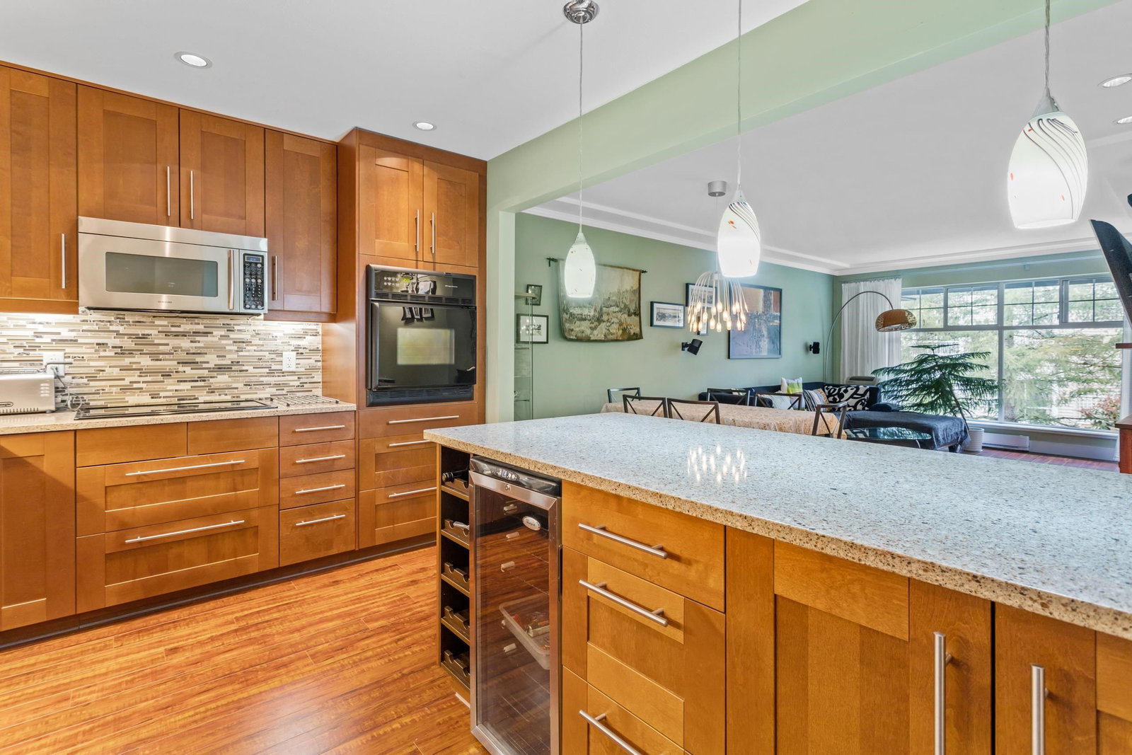 Listing Image 8