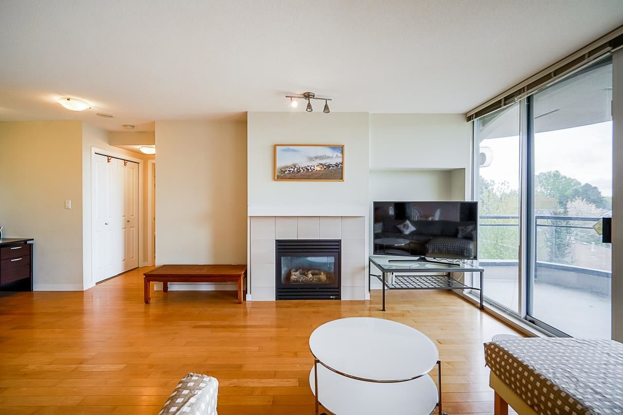 Listing Image 4
