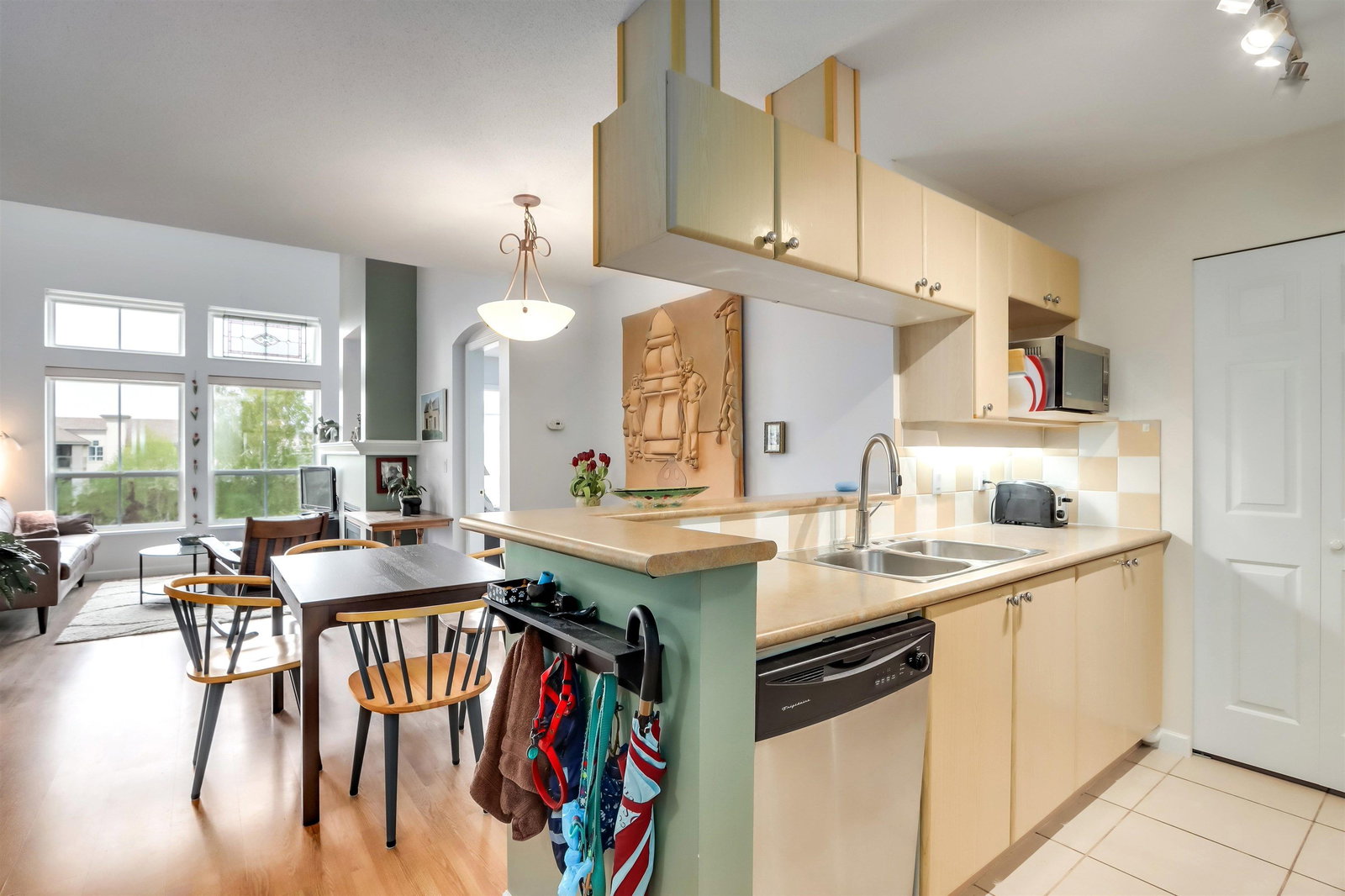 Listing Image 12