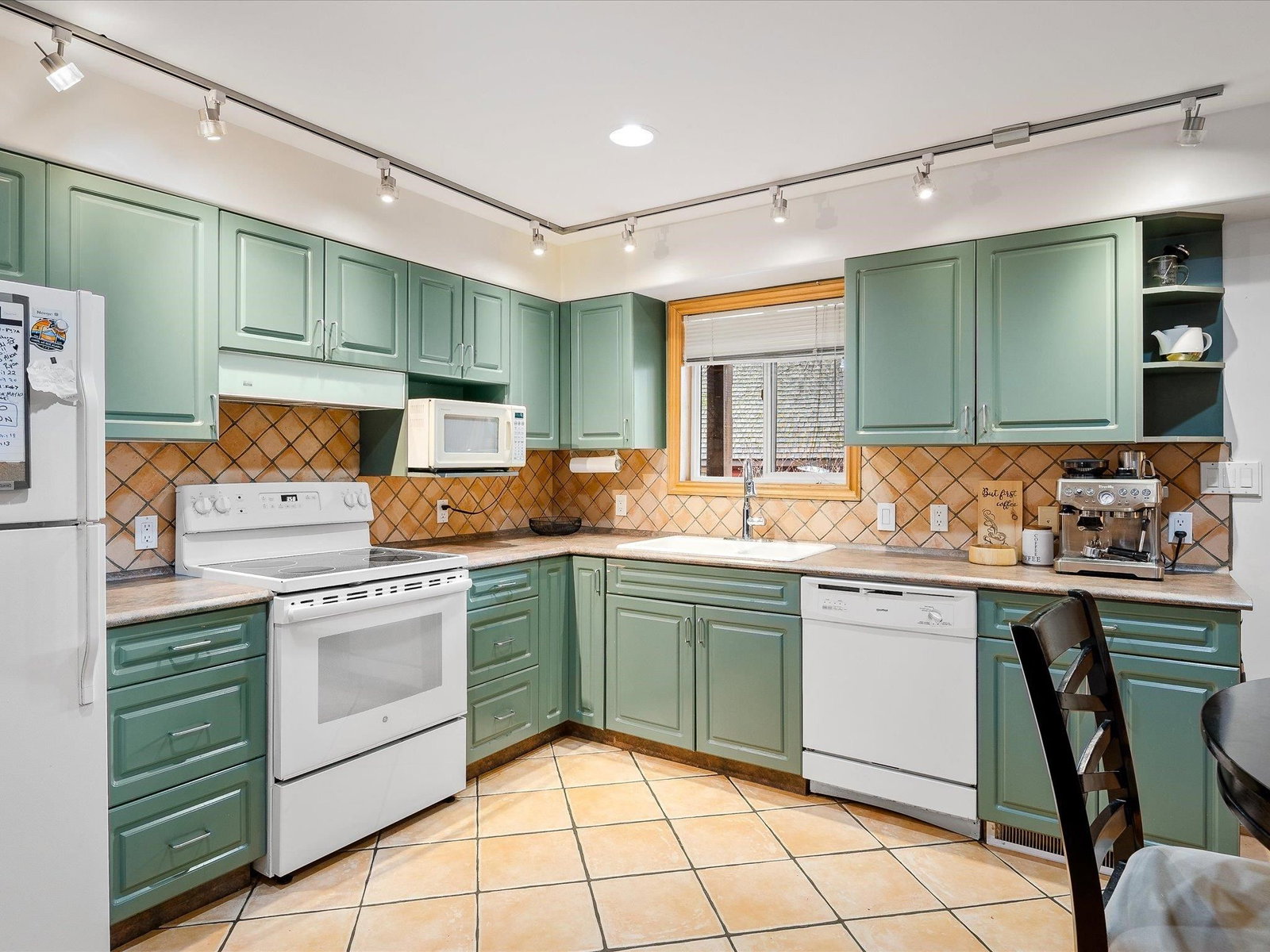 Listing Image 19