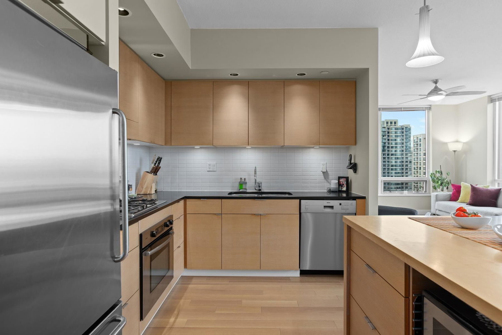 Listing Image 10