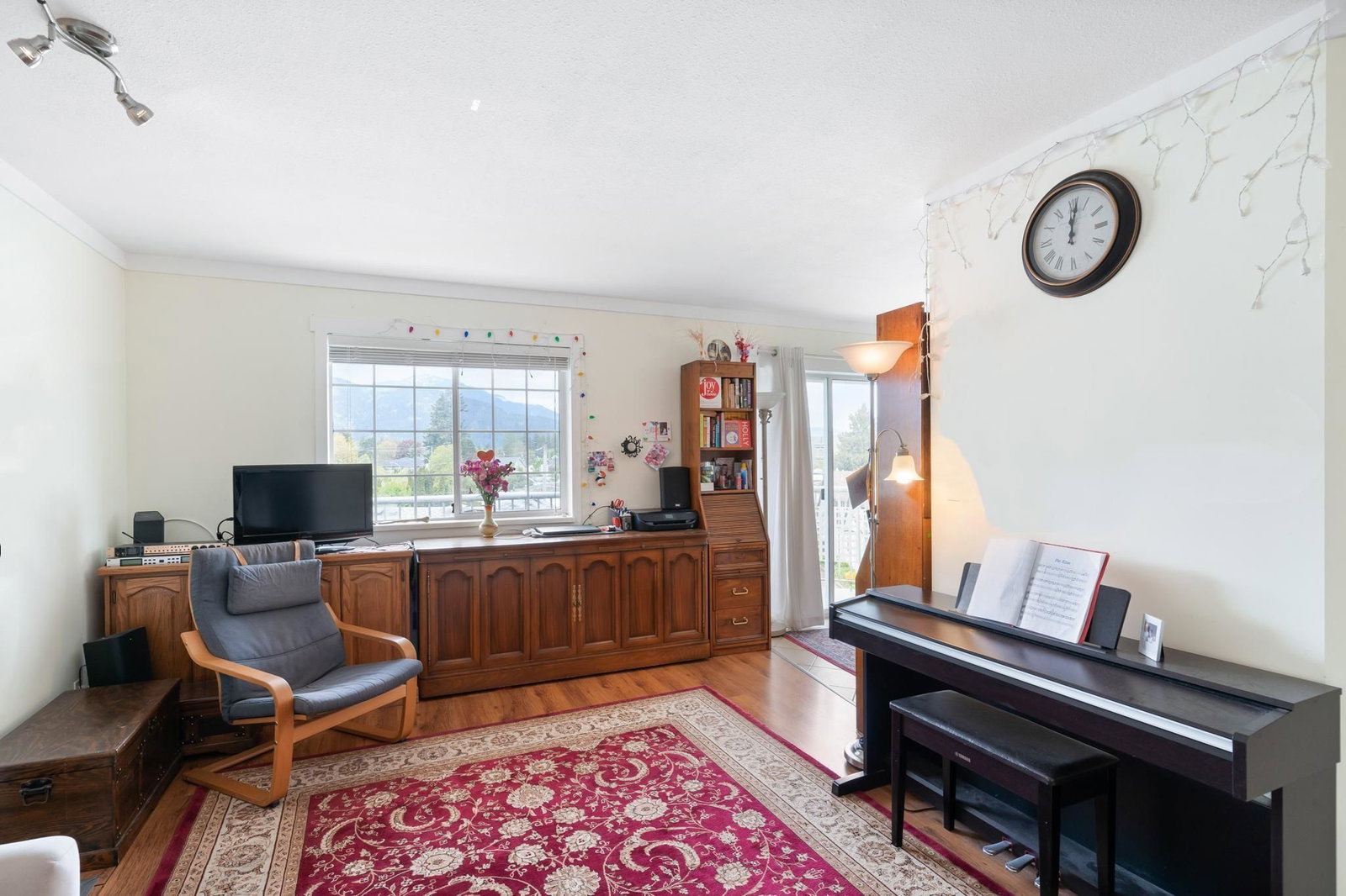 Listing Image 5