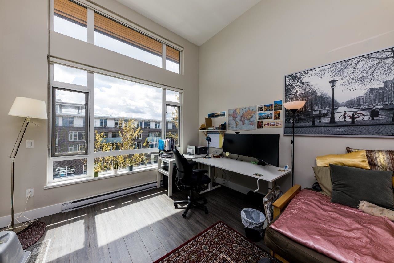 Listing Image 6