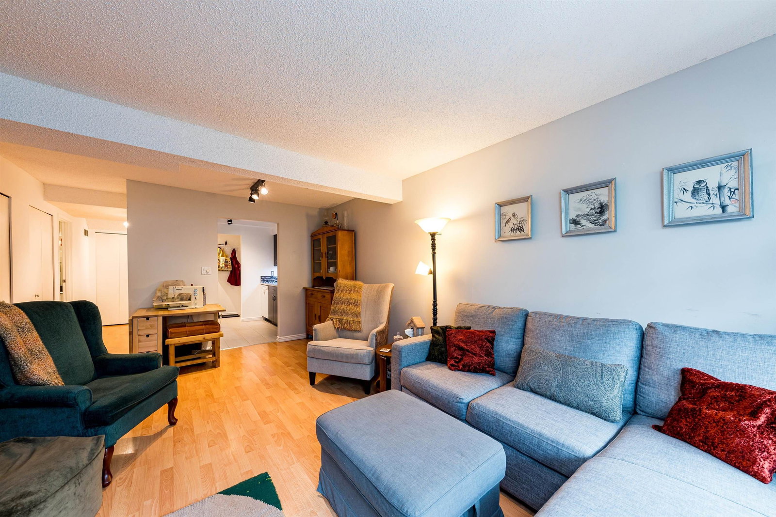 Listing Image 9