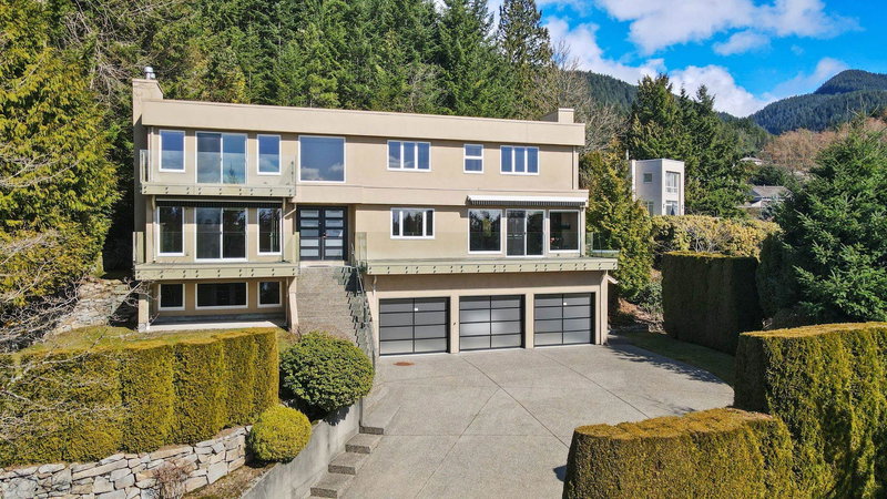 4827 Northwood Place, West Vancouver, V7S 3C5 | Image 2
