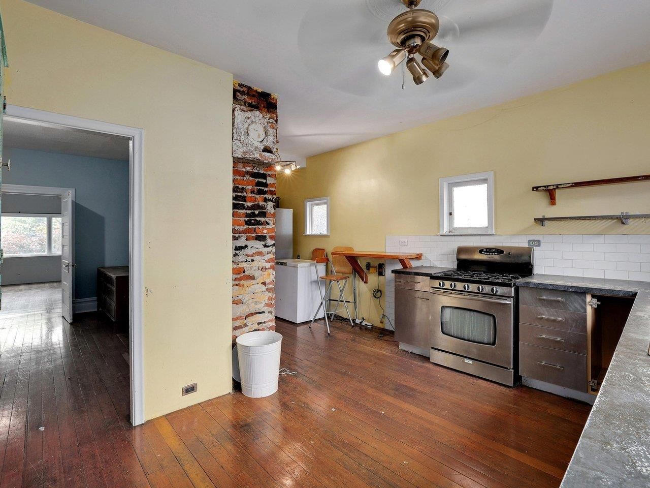 Listing Image 11