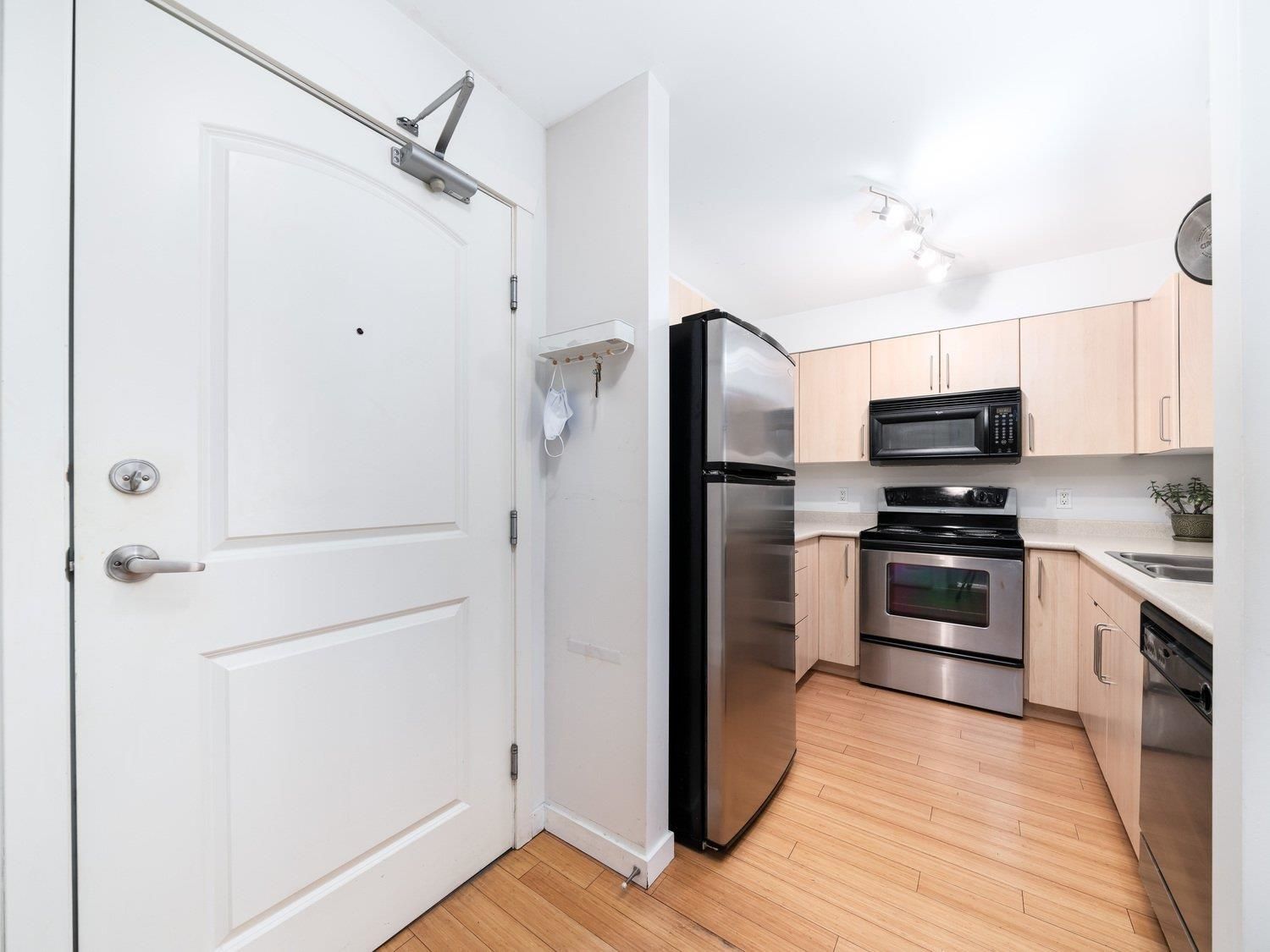 Listing Image 5