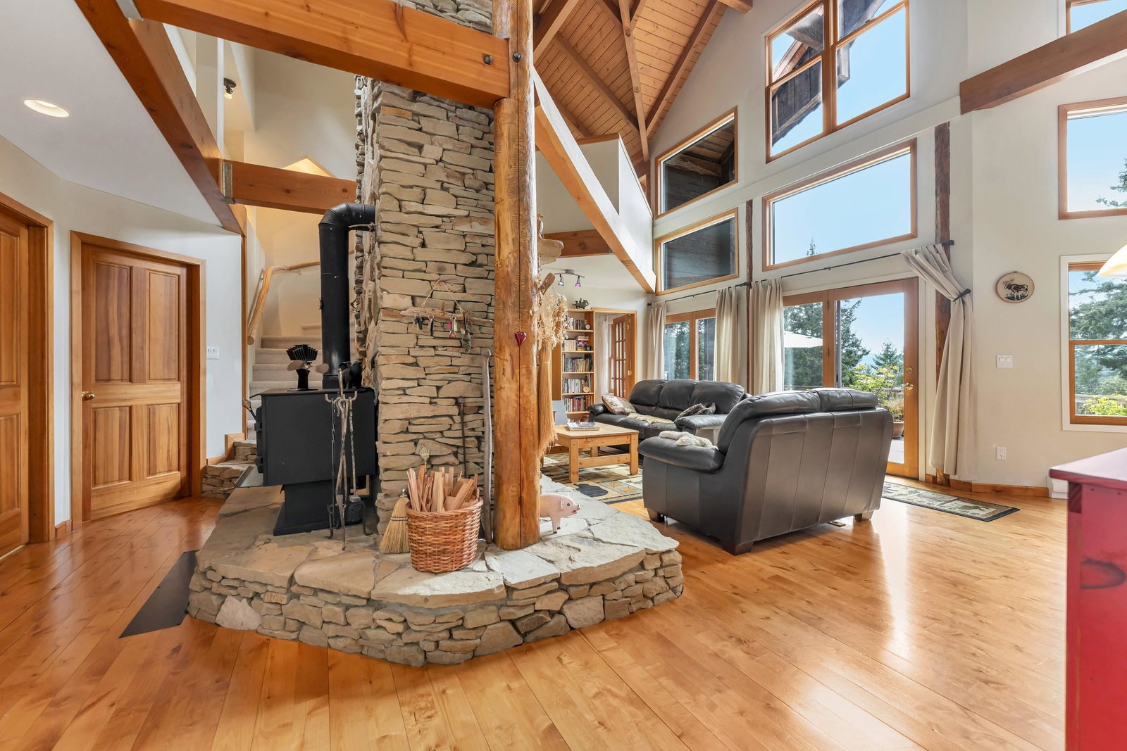Listing Image 4