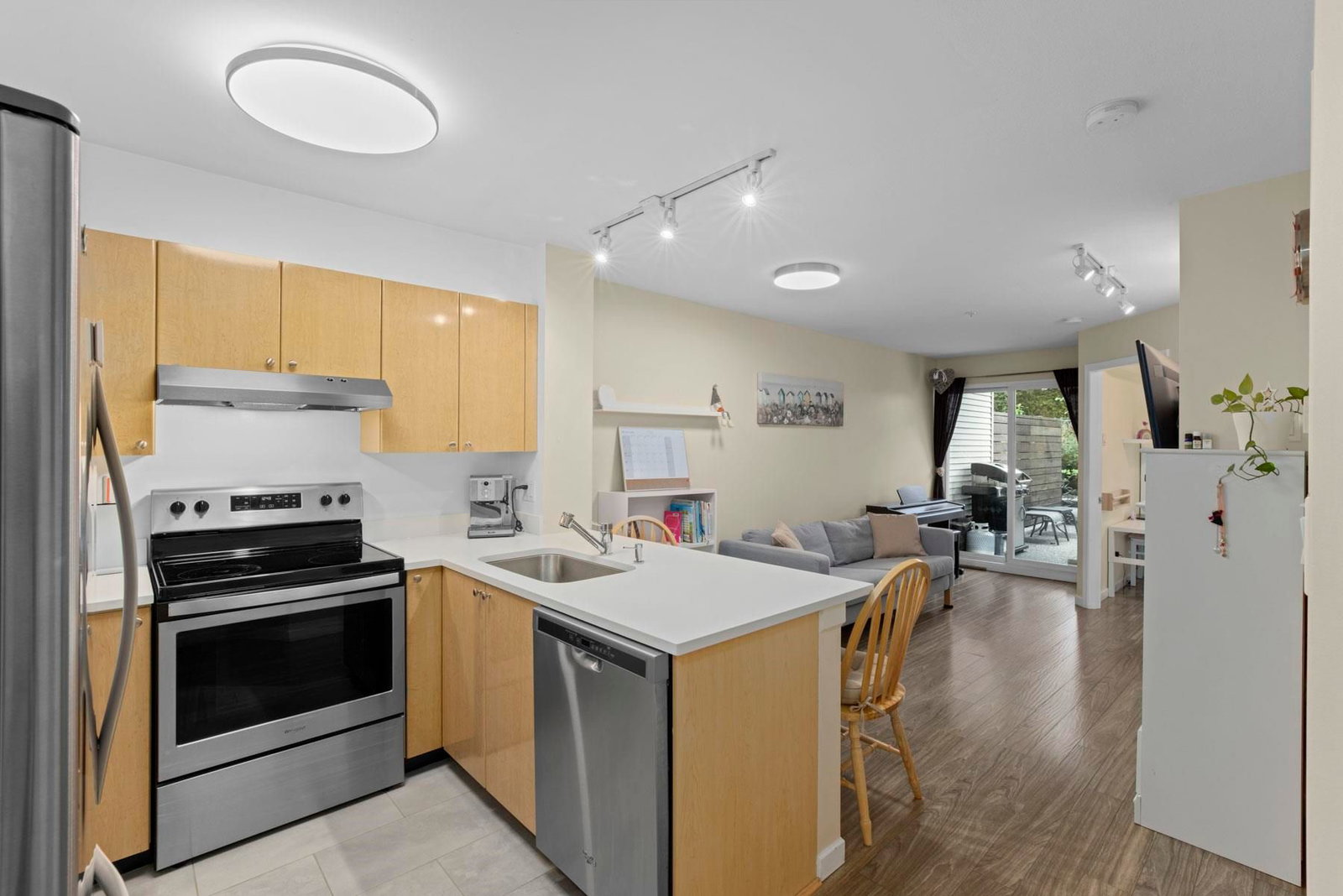 Listing Image 12
