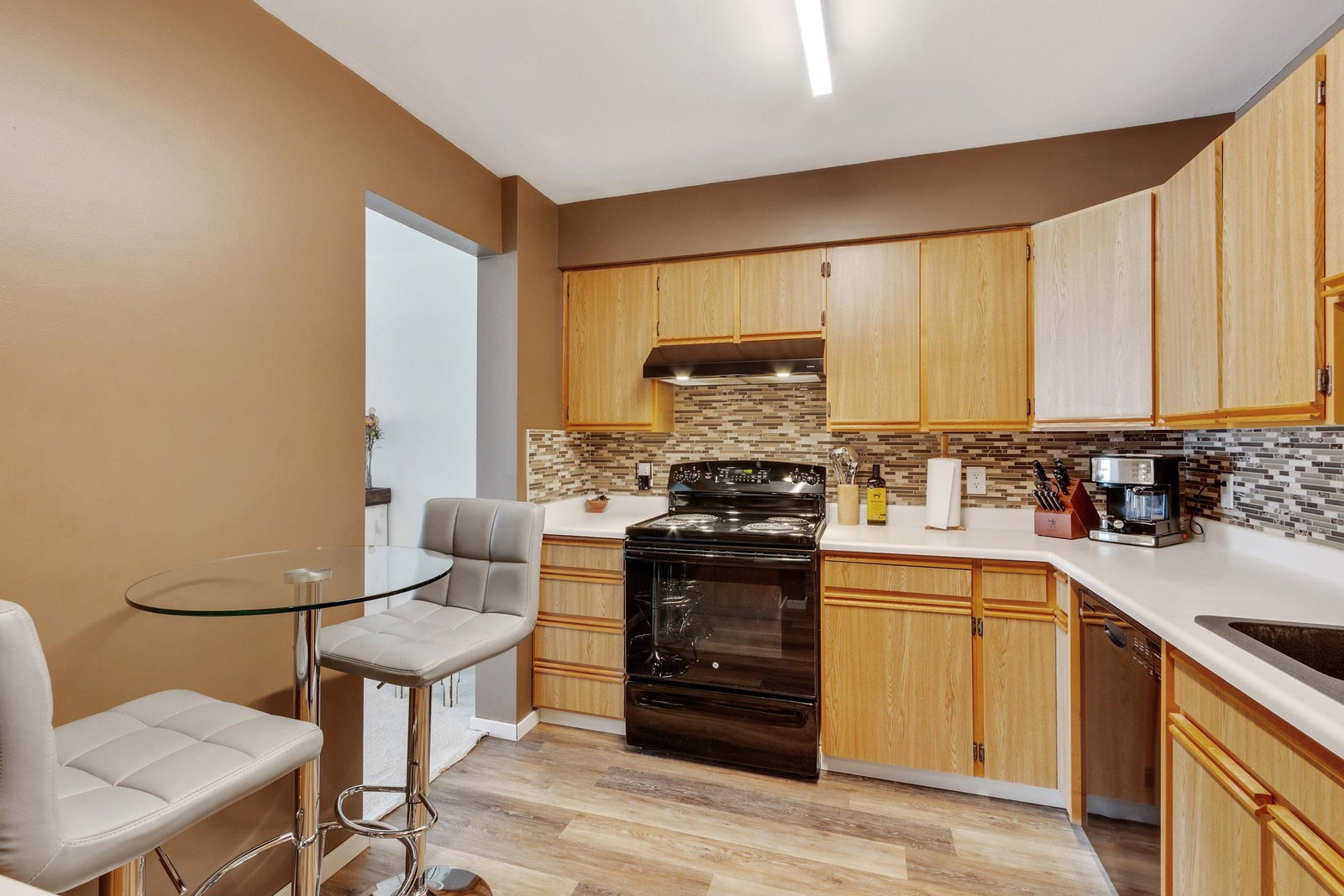 Listing Image 8