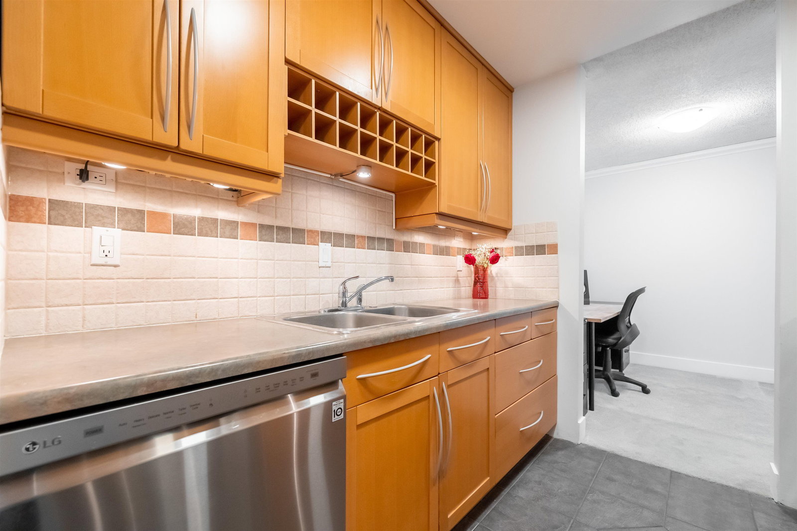 Listing Image 9