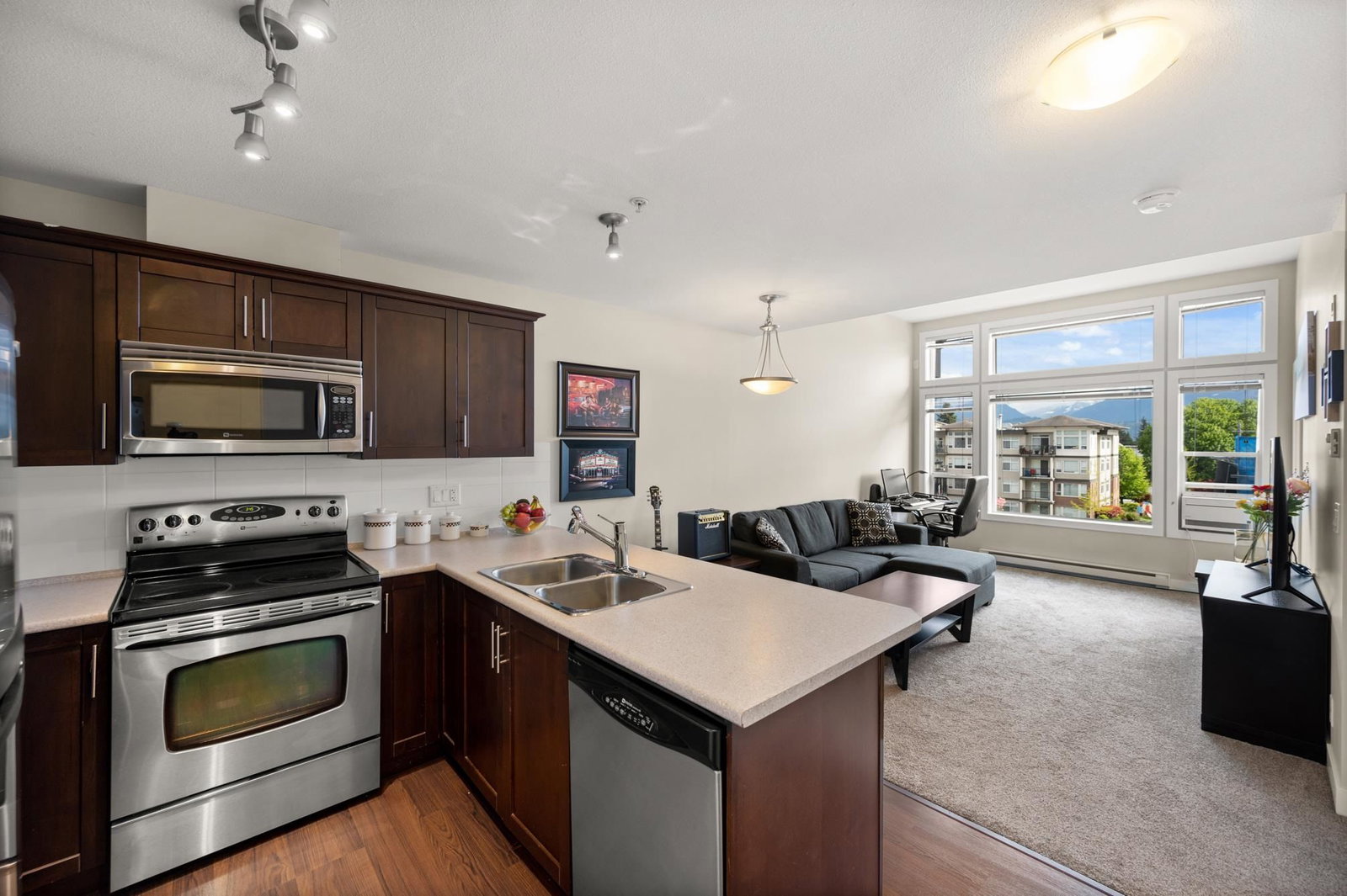Listing Image 9