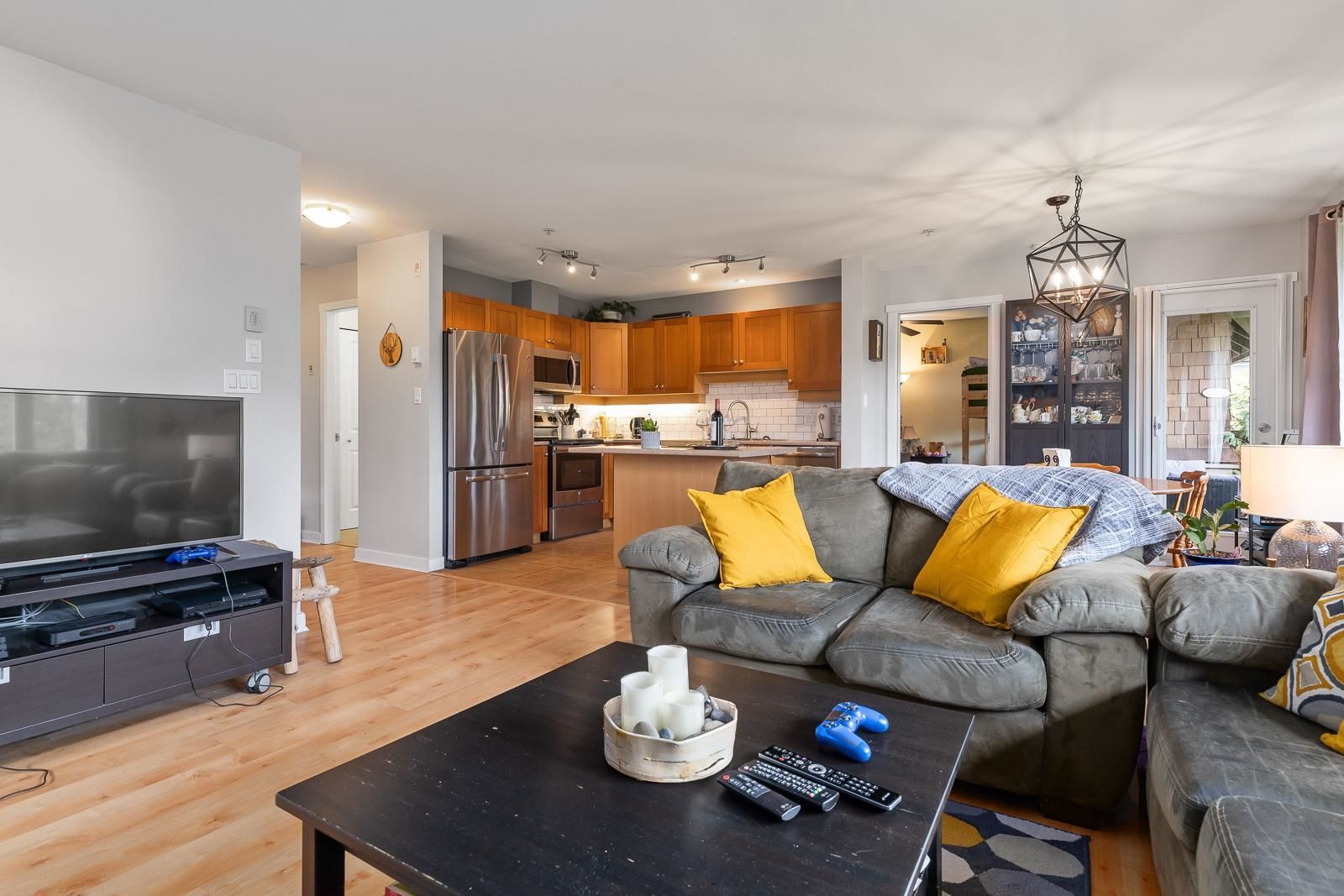 Listing Image 8