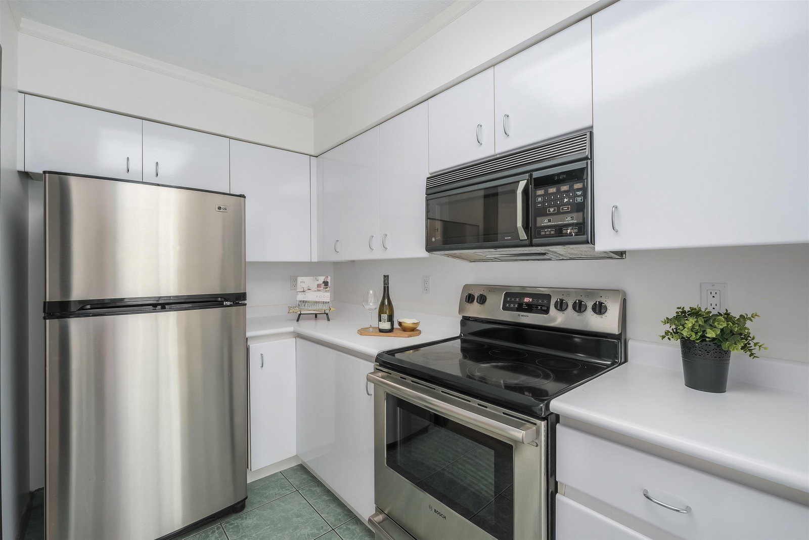 Listing Image 10