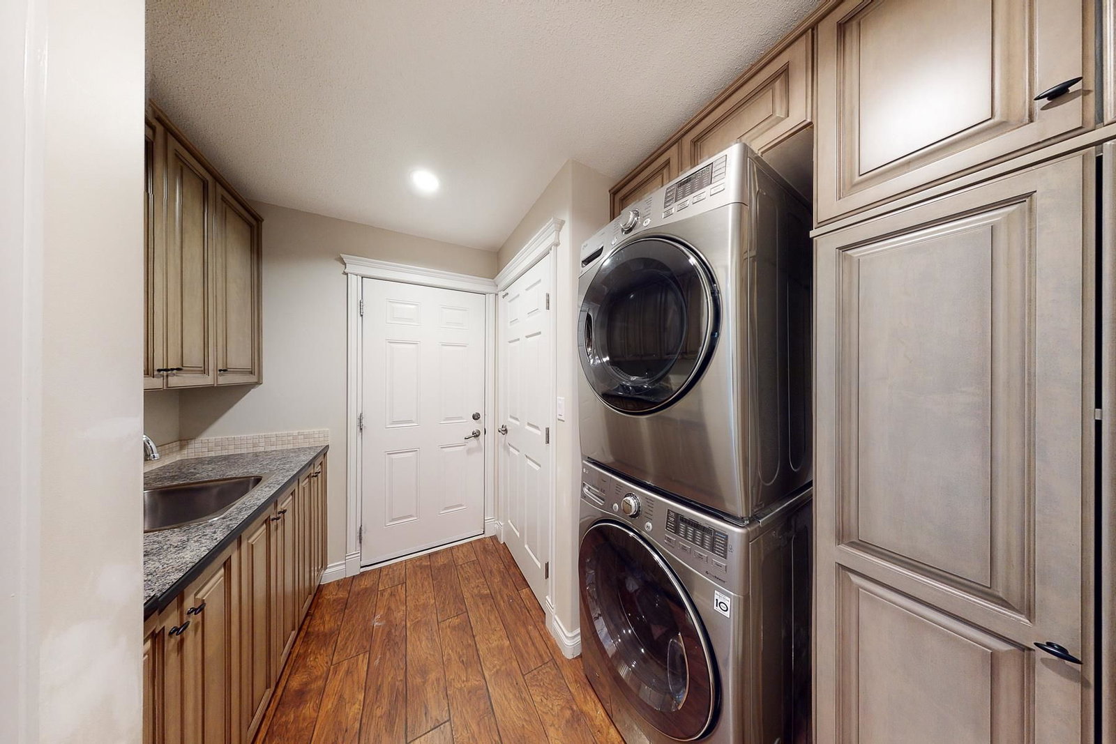 Listing Image 17