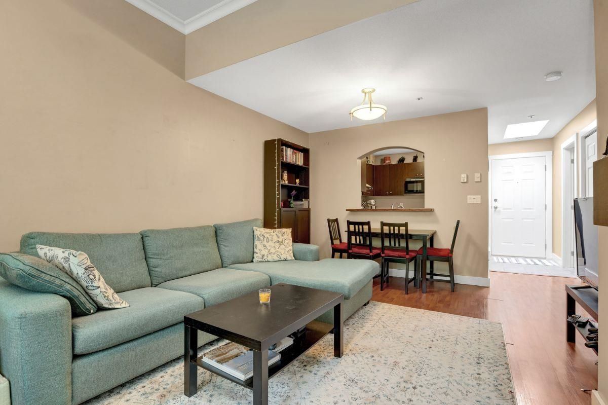 Listing Image 4