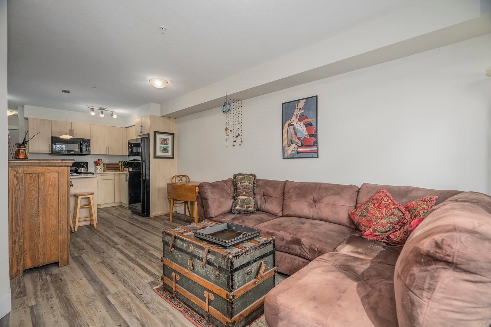 Listing Image 5