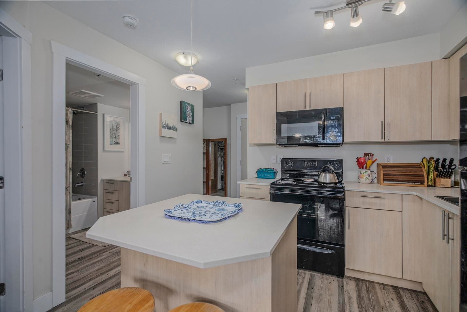 Listing Image 9