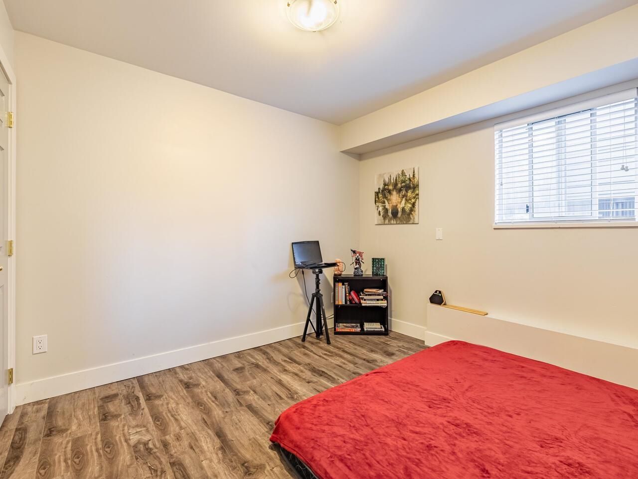 Listing Image 6