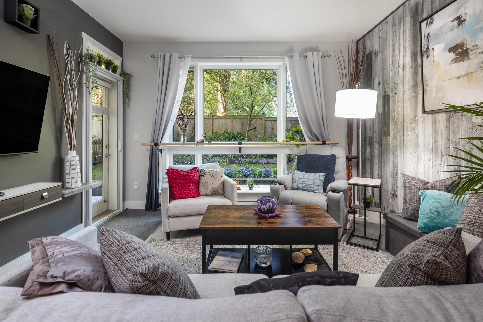Listing Image 4