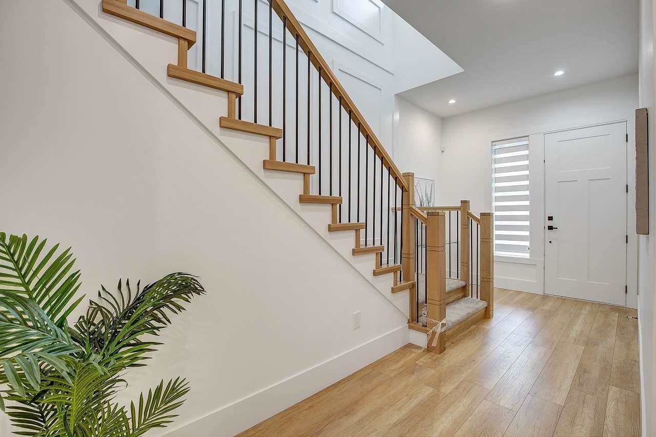 Listing Image 4