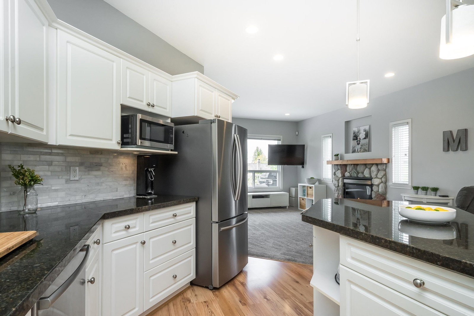 Listing Image 12