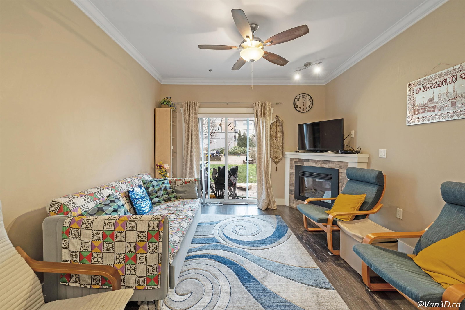 Listing Image 4