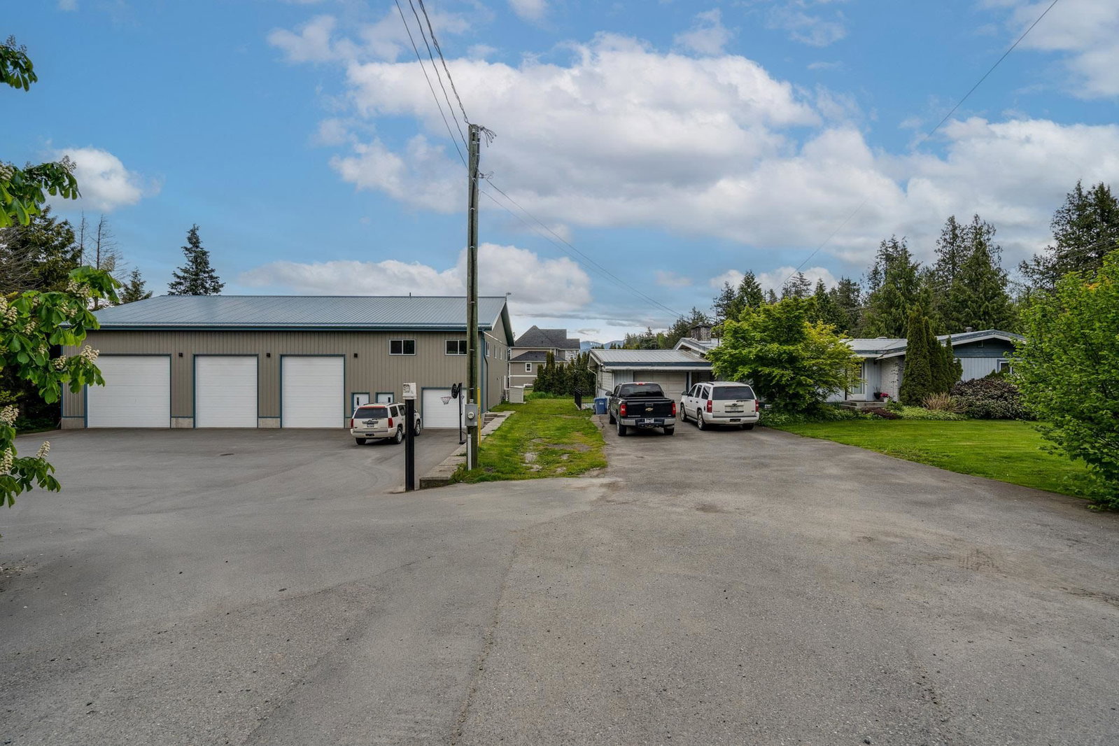 Listing Image 4