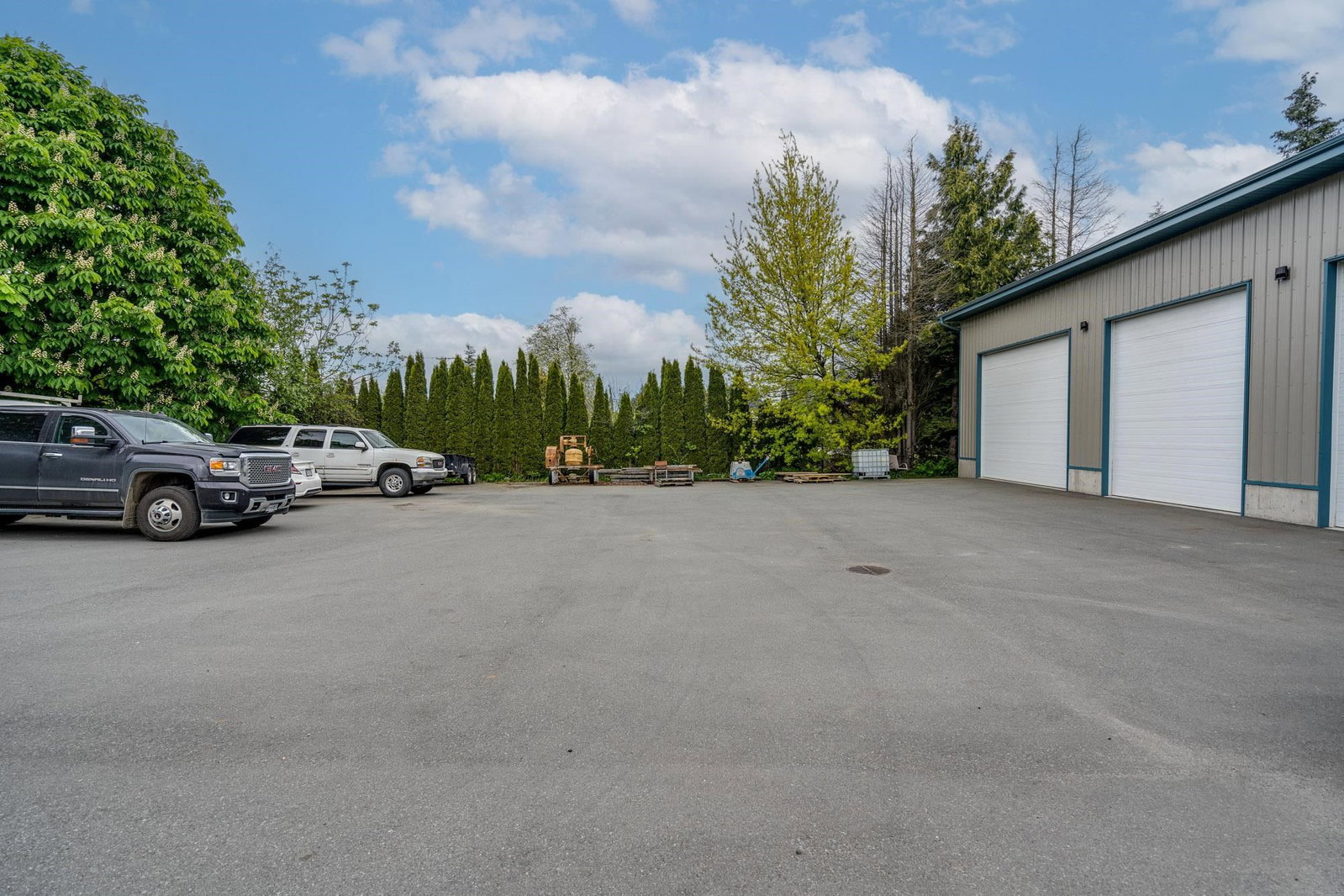 Listing Image 8