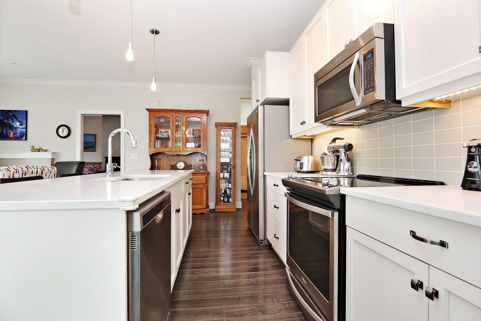 Listing Image 11