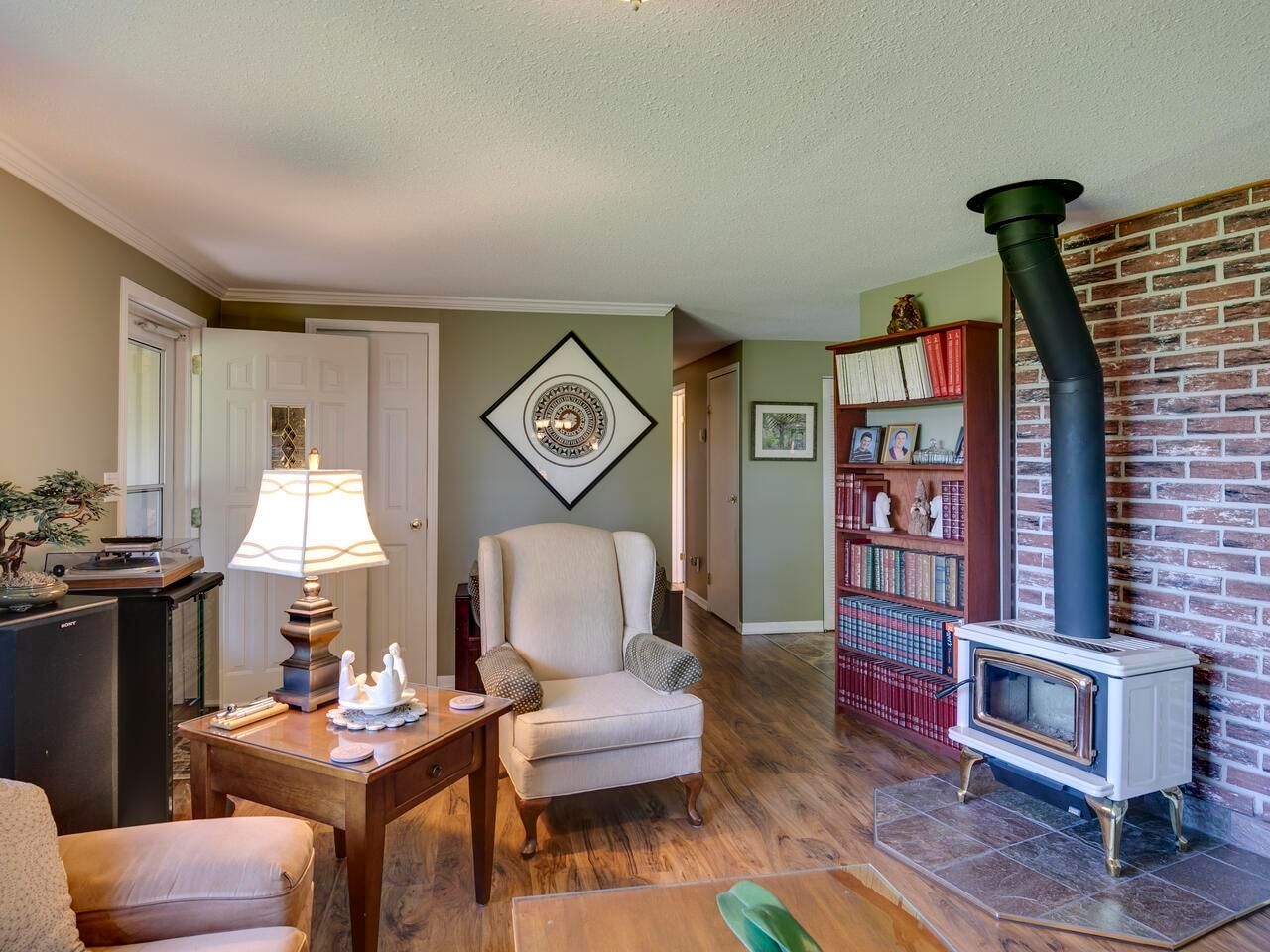 Listing Image 4