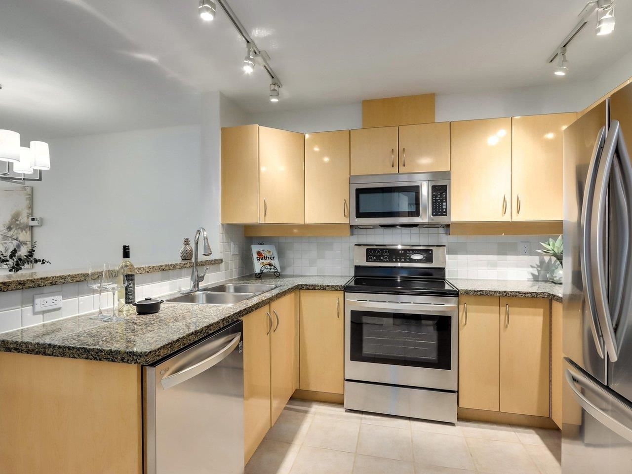 Listing Image 11