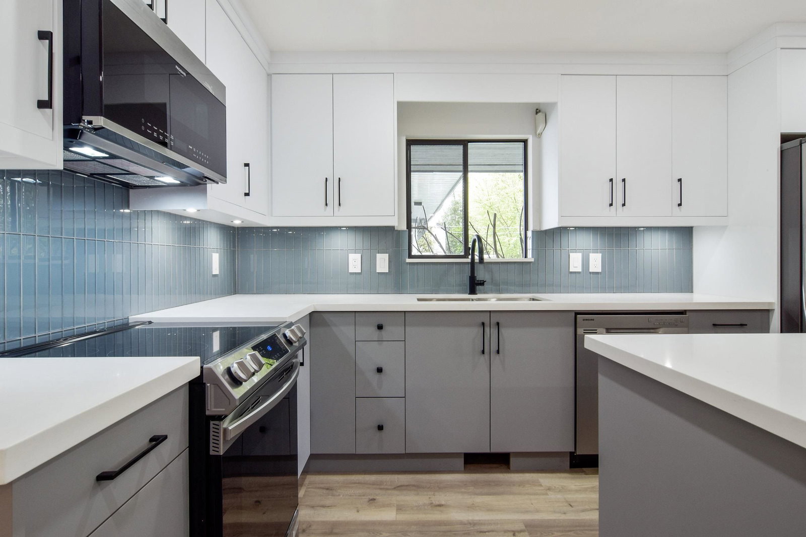 Listing Image 11