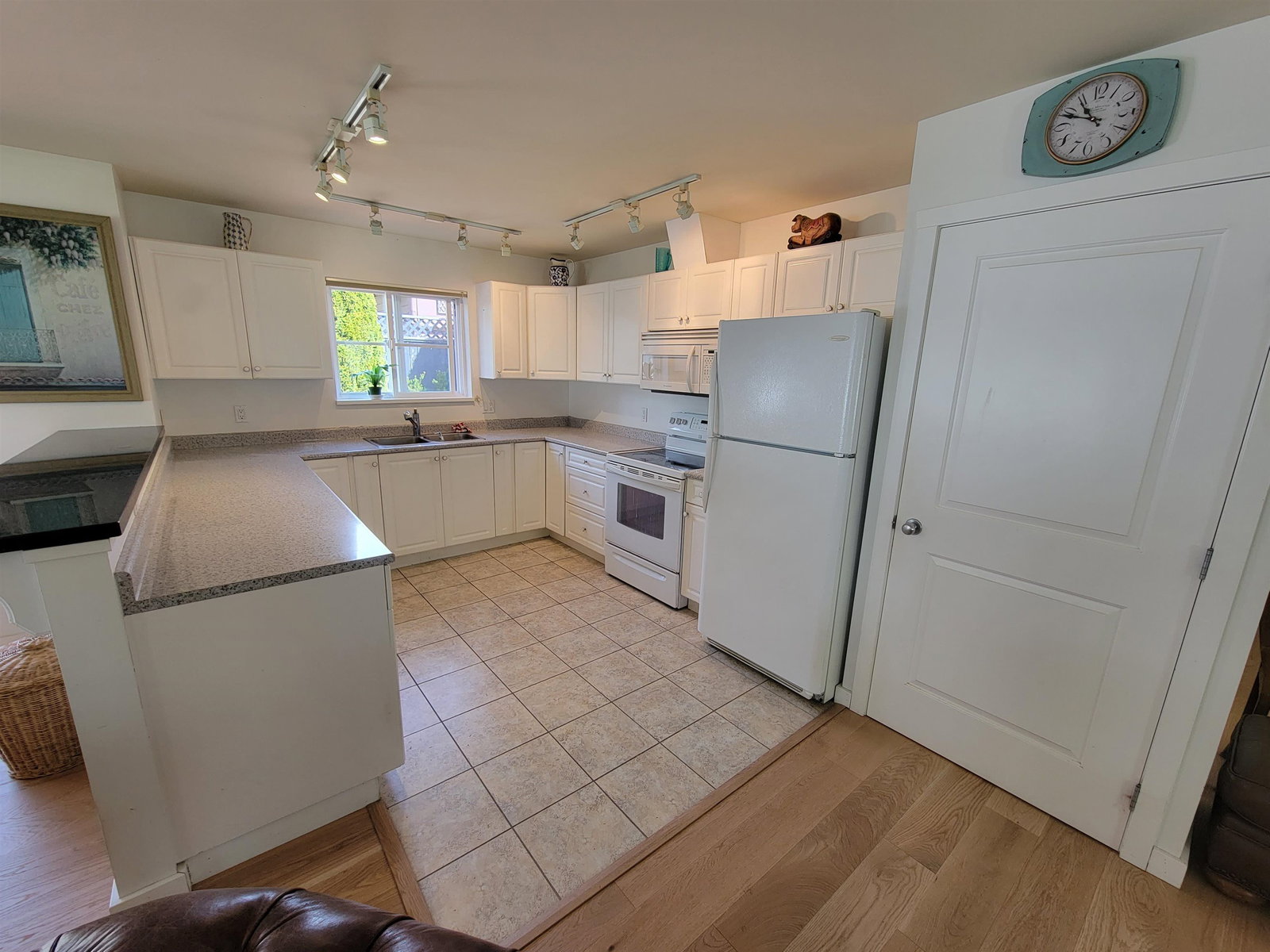 Listing Image 12
