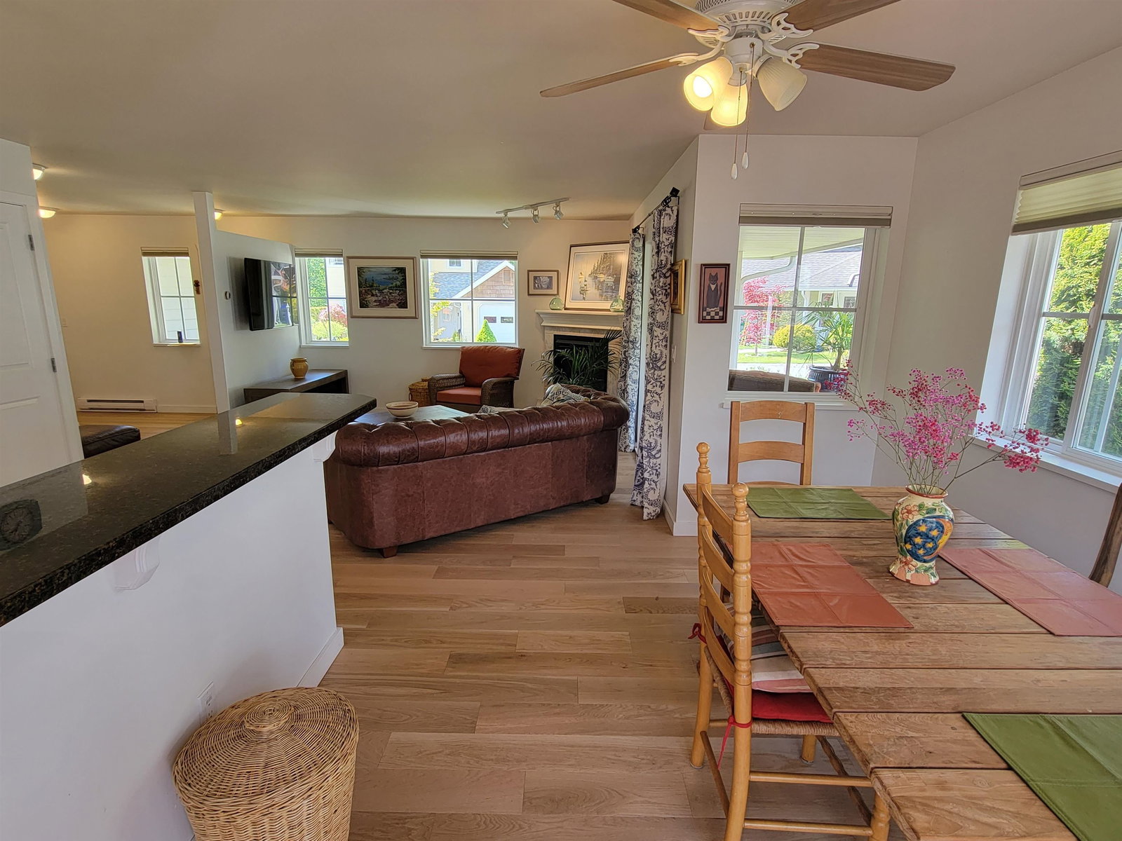Listing Image 14