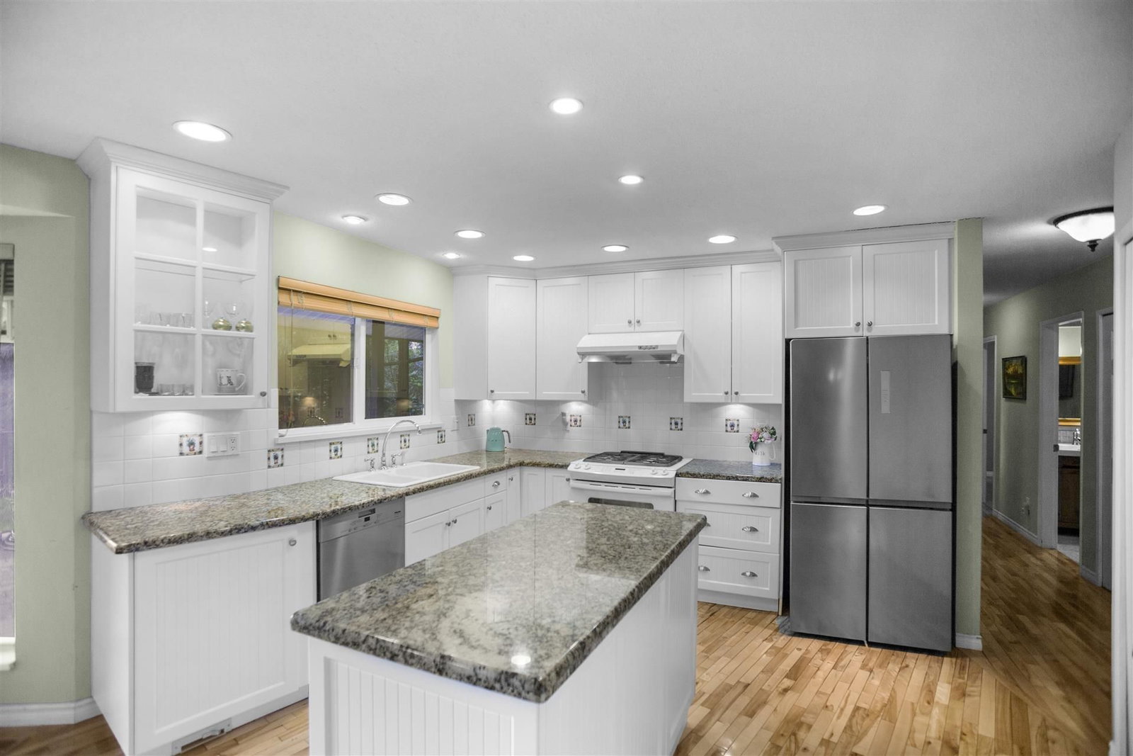 Listing Image 15