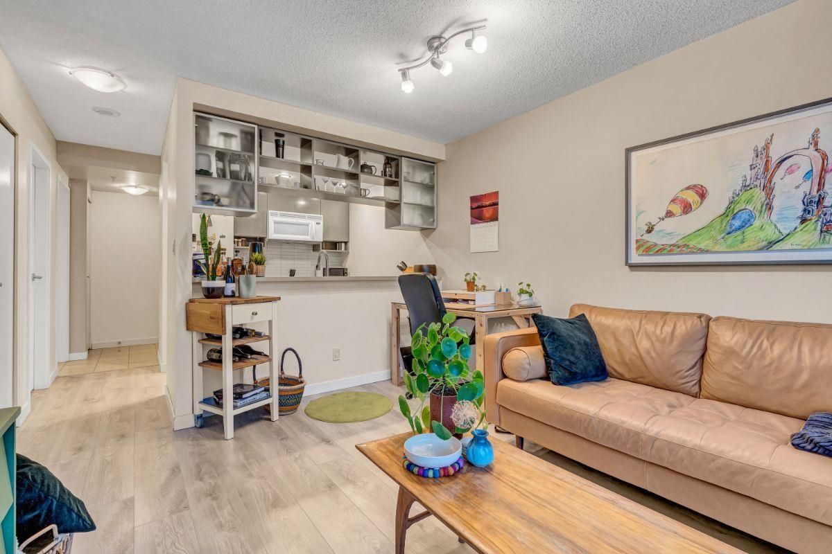 Listing Image 9