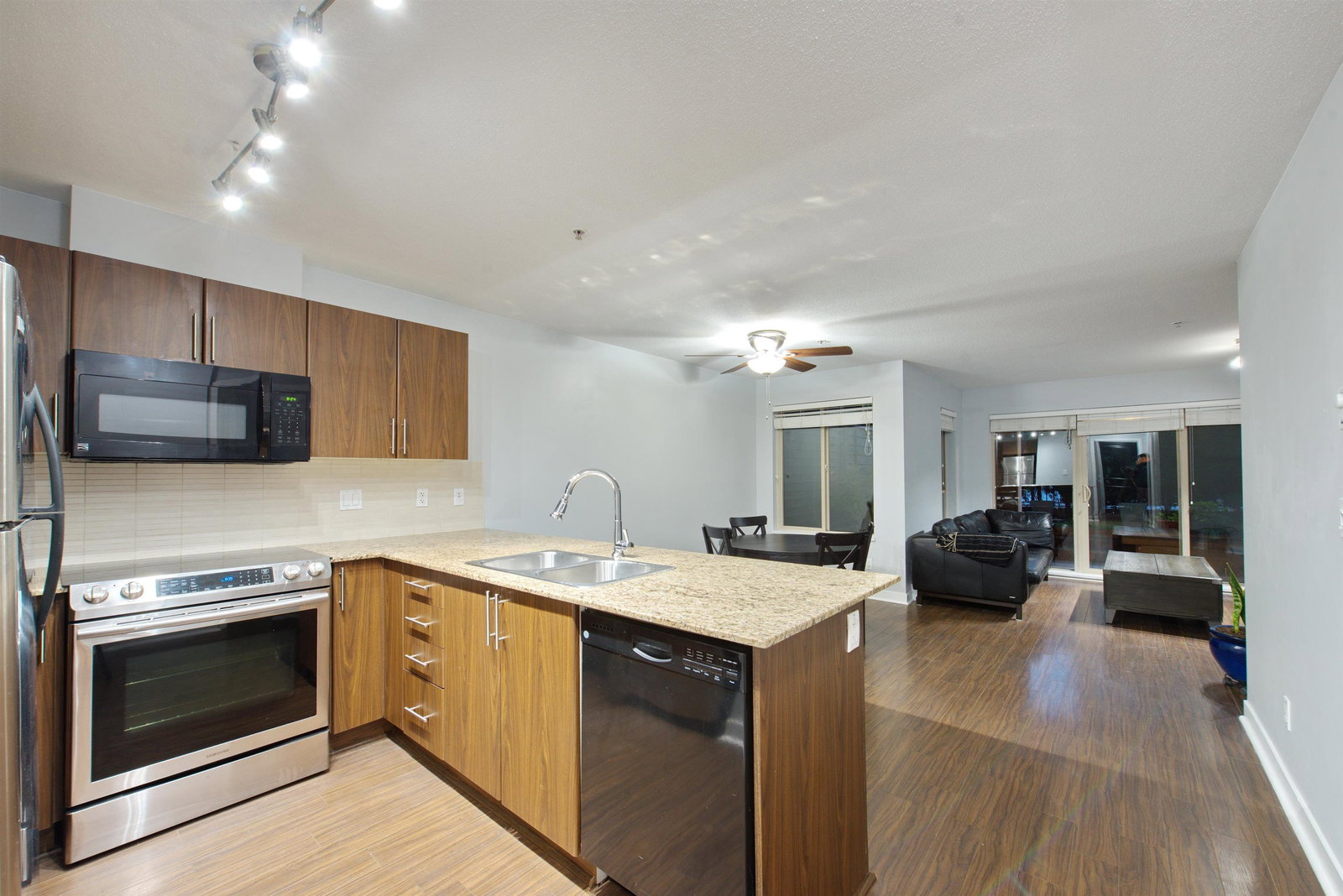 Listing Image 5