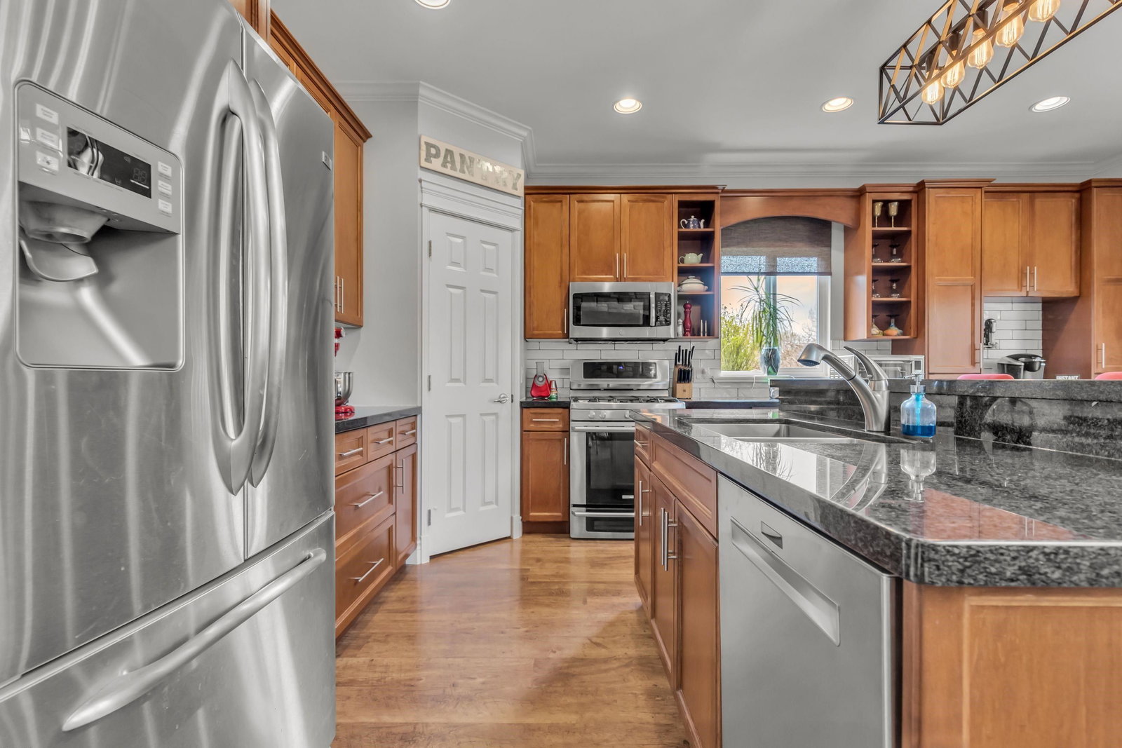 Listing Image 11