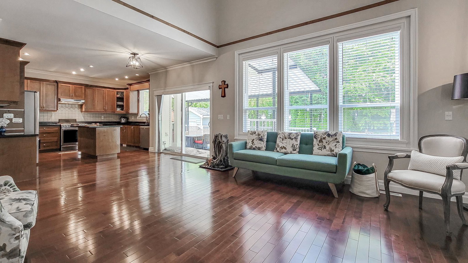 Listing Image 11
