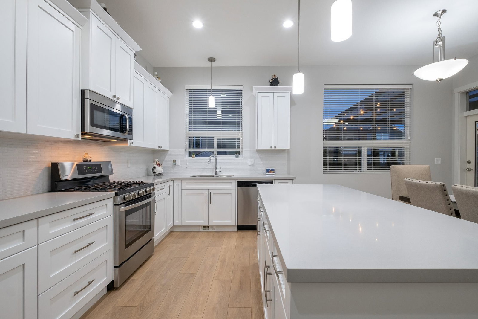 Listing Image 11