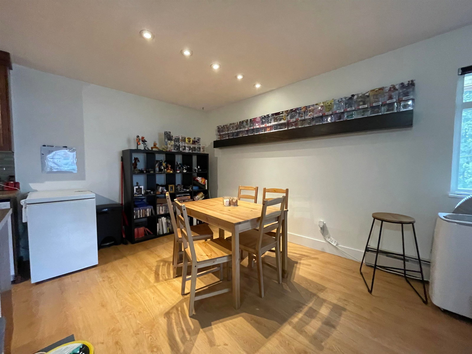 Listing Image 5