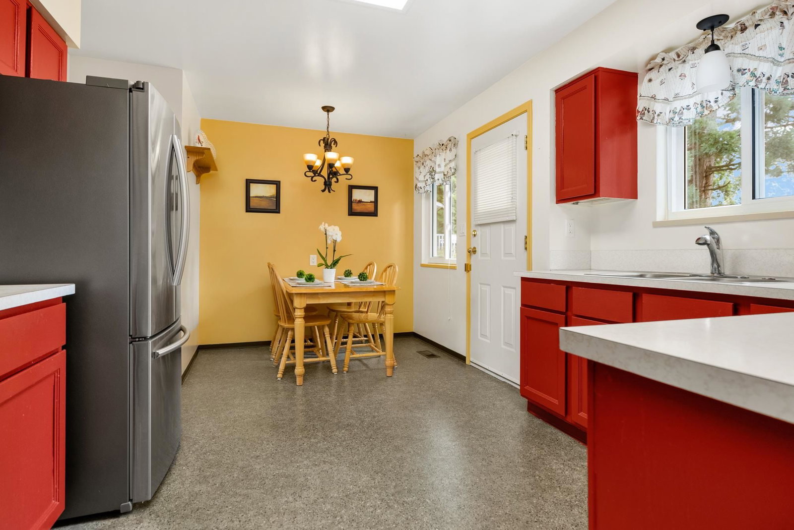 Listing Image 10