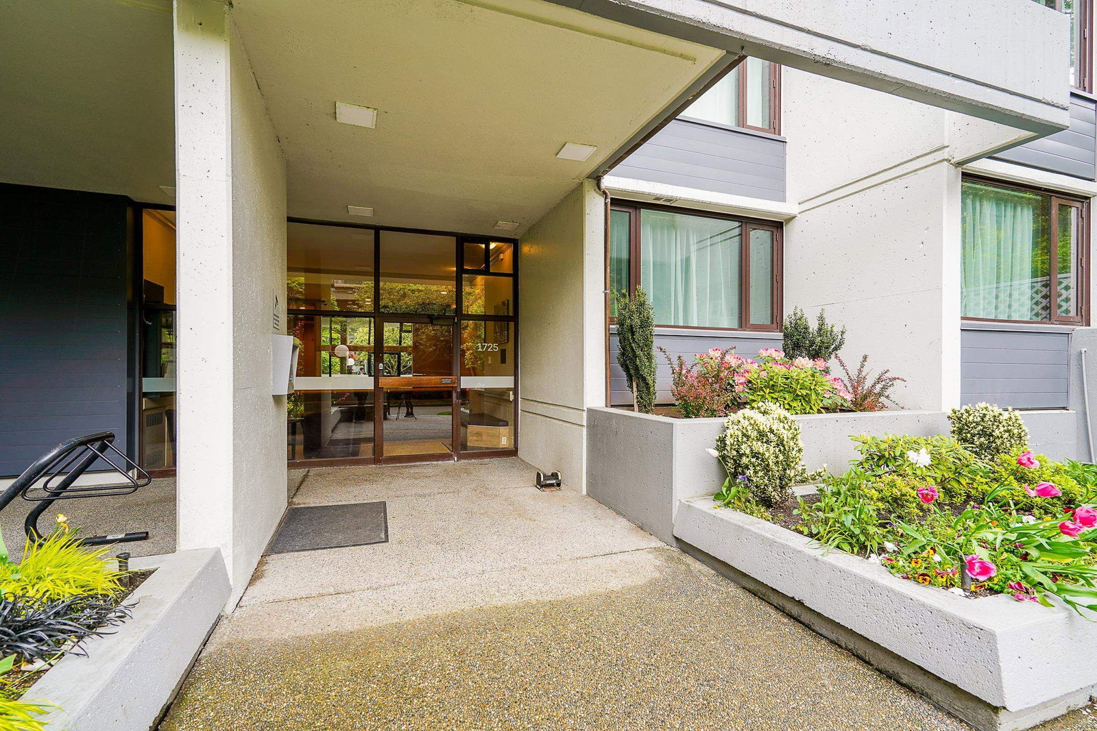 Listing Image 28