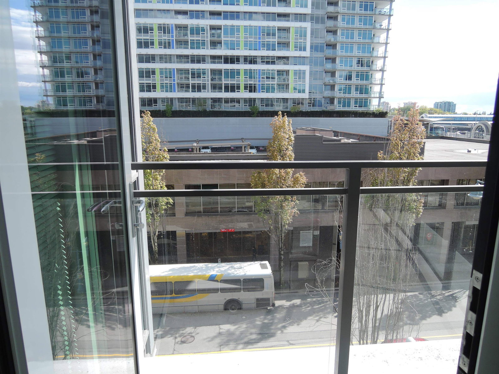 Listing Image 4