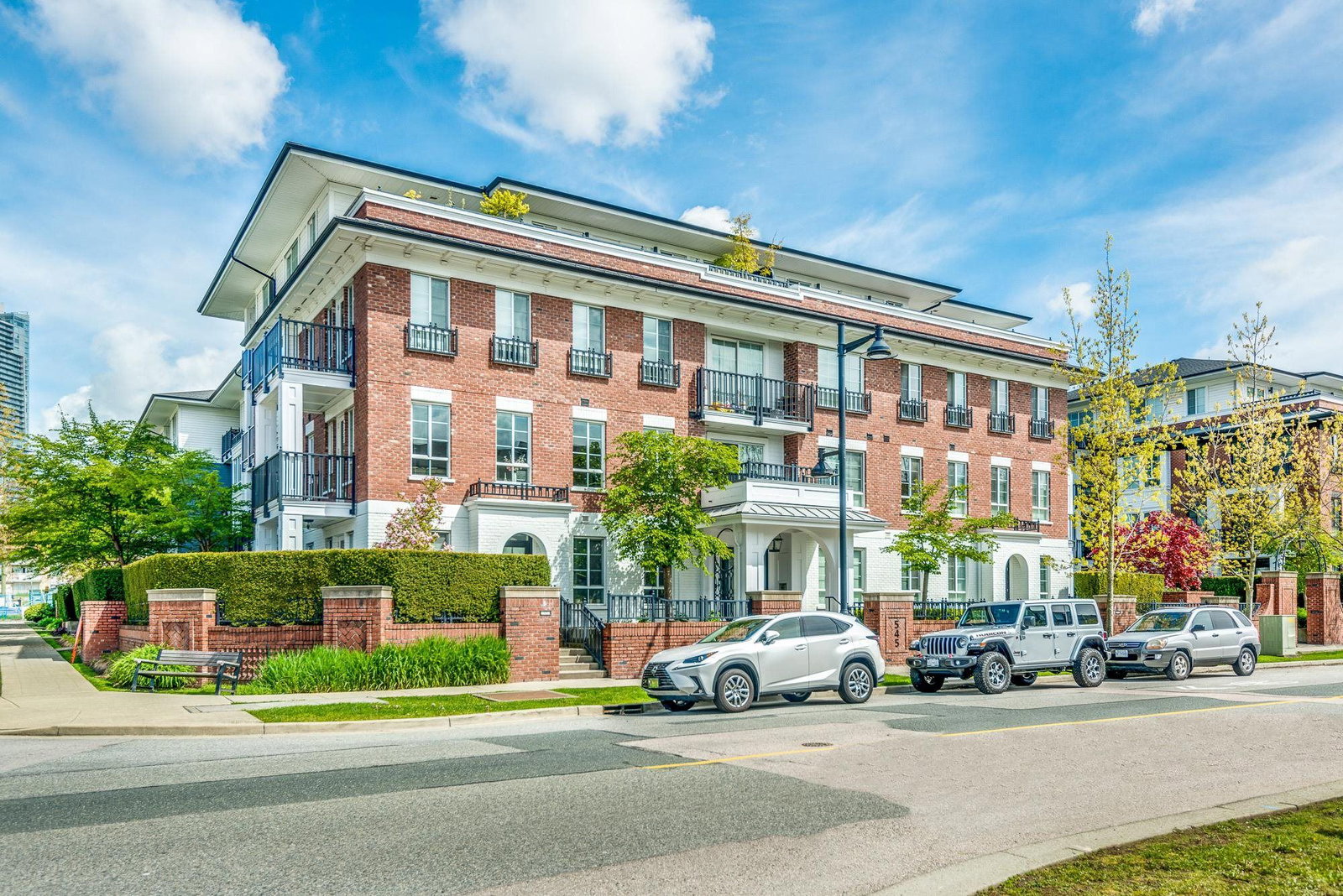 Listing Image 4