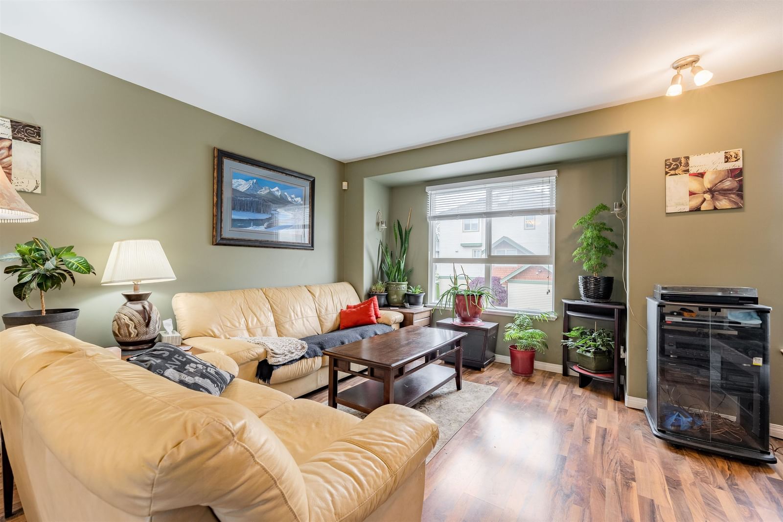 Listing Image 10
